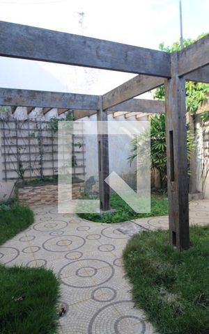 Casa à venda com 334m², 3 quartos e 4 vagasFundos da casa