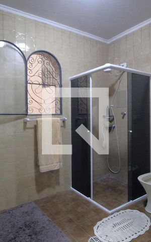 Casa à venda com 334m², 3 quartos e 4 vagasBanheiro da suíte