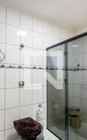 Casa à venda com 350m², 4 quartos e 3 vagas Casa à venda com 350m², 4 quartos e 3 vagasBanheiro do quarto 2