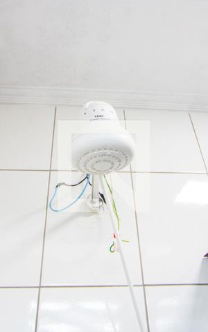 Casa à venda com 350m², 4 quartos e 3 vagas Casa à venda com 350m², 4 quartos e 3 vagasBanheiro social