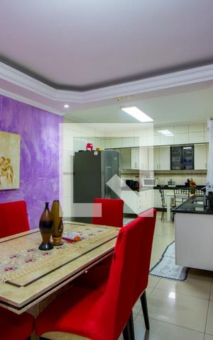 Casa à venda com 350m², 4 quartos e 3 vagas Casa à venda com 350m², 4 quartos e 3 vagasCopa