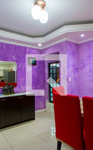 Casa à venda com 350m², 4 quartos e 3 vagas Casa à venda com 350m², 4 quartos e 3 vagasCopa