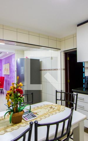Casa à venda com 350m², 4 quartos e 3 vagas Casa à venda com 350m², 4 quartos e 3 vagasCozinha