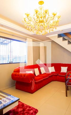 Casa à venda com 350m², 4 quartos e 3 vagas Casa à venda com 350m², 4 quartos e 3 vagasSala