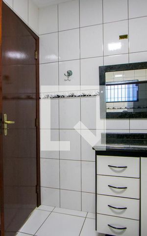 Casa à venda com 350m², 4 quartos e 3 vagas Casa à venda com 350m², 4 quartos e 3 vagasBanheiro do quarto 2