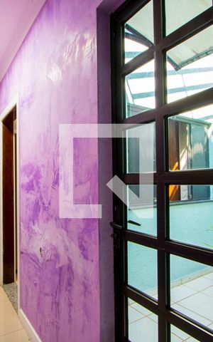 Casa à venda com 350m², 4 quartos e 3 vagas Casa à venda com 350m², 4 quartos e 3 vagasCorredor