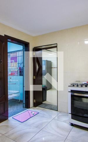 Casa à venda com 350m², 4 quartos e 3 vagas Casa à venda com 350m², 4 quartos e 3 vagasÁrea de serviço