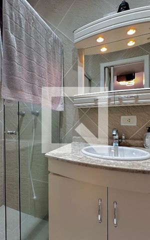 Casa para alugar com 250m², 4 quartos e 3 vagas Casa para alugar com 250m², 4 quartos e 3 vagasBanheiro Suíte 2