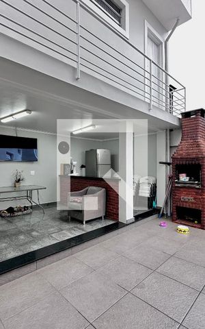 Casa para alugar com 250m², 4 quartos e 3 vagas Casa para alugar com 250m², 4 quartos e 3 vagasQuintal