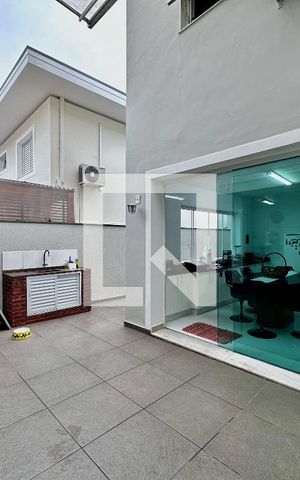 Casa para alugar com 250m², 4 quartos e 3 vagas Casa para alugar com 250m², 4 quartos e 3 vagasQuintal