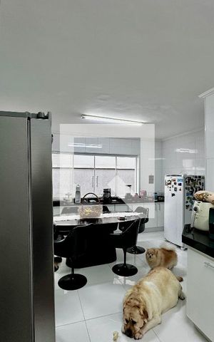 Casa para alugar com 250m², 4 quartos e 3 vagas Casa para alugar com 250m², 4 quartos e 3 vagasCozinha