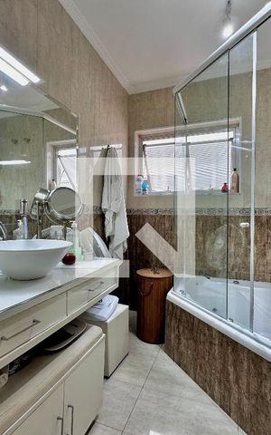 Casa para alugar com 250m², 4 quartos e 3 vagas Casa para alugar com 250m², 4 quartos e 3 vagasBanheiro Suíte 1