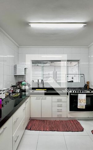 Casa para alugar com 250m², 4 quartos e 3 vagas Casa para alugar com 250m², 4 quartos e 3 vagasCozinha