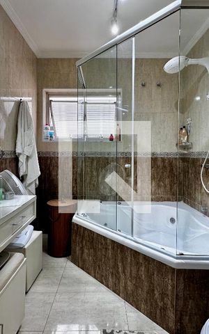 Casa para alugar com 250m², 4 quartos e 3 vagas Casa para alugar com 250m², 4 quartos e 3 vagasBanheiro Suíte 1