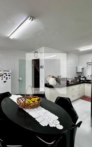 Casa para alugar com 250m², 4 quartos e 3 vagas Casa para alugar com 250m², 4 quartos e 3 vagasCozinha