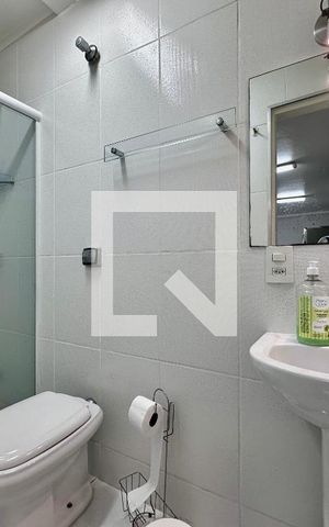 Casa para alugar com 250m², 4 quartos e 3 vagas Casa para alugar com 250m², 4 quartos e 3 vagasBanheiro de Serviço