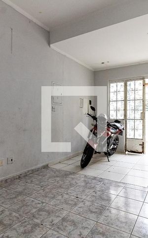 Casa à venda com 250m², 5 quartos e 2 vagas Casa à venda com 250m², 5 quartos e 2 vagasSalão