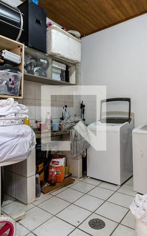 Casa à venda com 250m², 5 quartos e 2 vagas Casa à venda com 250m², 5 quartos e 2 vagasLavanderia