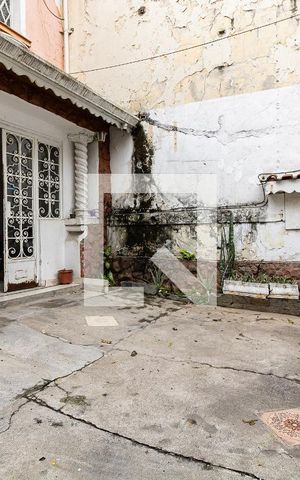 Casa à venda com 250m², 5 quartos e 2 vagas Casa à venda com 250m², 5 quartos e 2 vagasGaragem