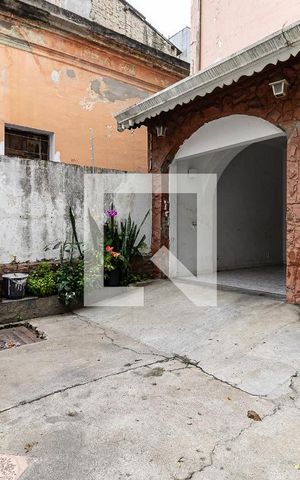 Casa à venda com 250m², 5 quartos e 2 vagas Casa à venda com 250m², 5 quartos e 2 vagasGaragem