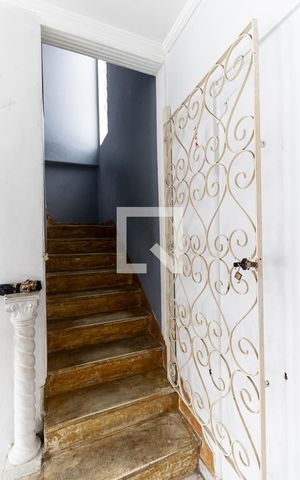 Casa à venda com 250m², 5 quartos e 2 vagas Casa à venda com 250m², 5 quartos e 2 vagasEntrada da Casa 3