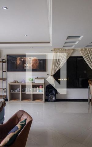 Casa de condomínio à venda com 800m², 5 quartos e 4 vagas Casa de condomínio à venda com 800m², 5 quartos e 4 vagasSala