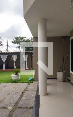 Casa de condomínio à venda com 800m², 5 quartos e 4 vagas Casa de condomínio à venda com 800m², 5 quartos e 4 vagasÁrea Externa