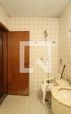 Casa à venda com 285m², 4 quartos e 5 vagasBanheiro suíte 1