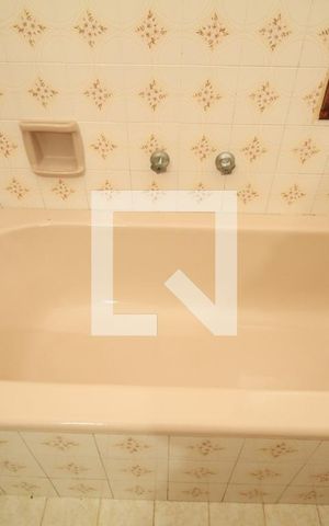 Casa à venda com 285m², 4 quartos e 5 vagasBanheiro suíte 1