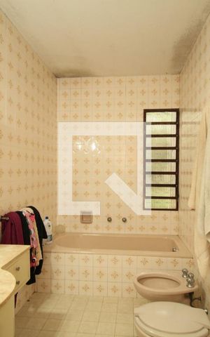 Casa à venda com 285m², 4 quartos e 5 vagasBanheiro suíte 1