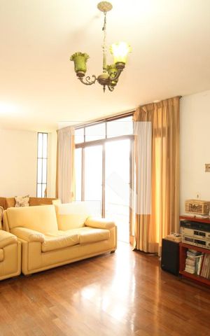 Casa à venda com 285m², 4 quartos e 5 vagasSala