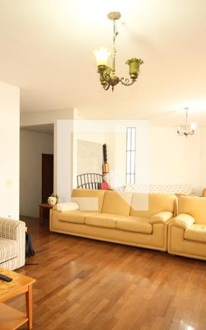 Casa à venda com 285m², 4 quartos e 5 vagasSala