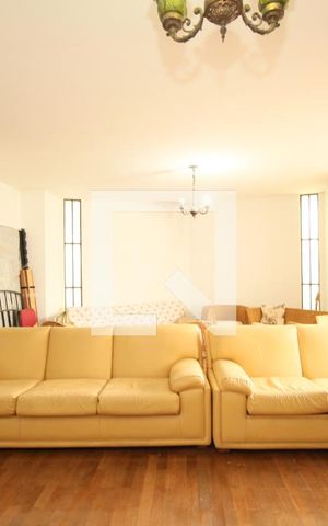 Casa à venda com 285m², 4 quartos e 5 vagasSala