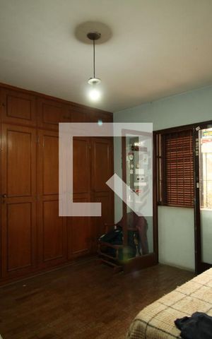 Casa à venda com 285m², 4 quartos e 5 vagasSuíte 2