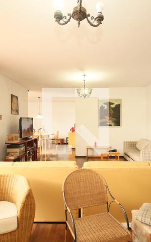 Casa à venda com 285m², 4 quartos e 5 vagasSala