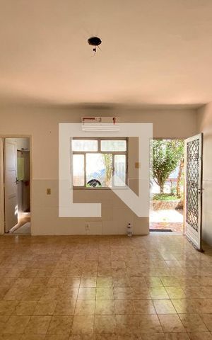 Casa à venda com 40m², 1 quarto e 1 vaga Casa à venda com 40m², 1 quarto e 1 vagaQuarto