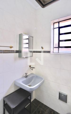 Casa à venda com 120m², 3 quartos e 2 vagas Casa à venda com 120m², 3 quartos e 2 vagasBanheiro 2