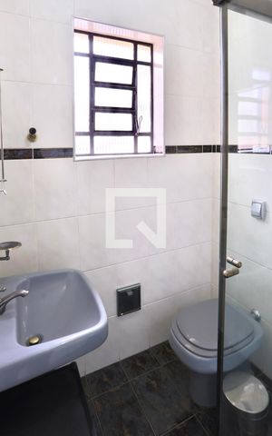 Casa à venda com 120m², 3 quartos e 2 vagas Casa à venda com 120m², 3 quartos e 2 vagasBanheiro 2