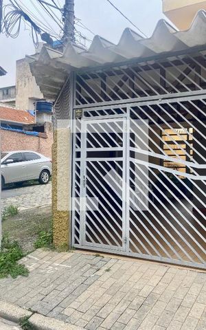 Casa à venda com 120m², 3 quartos e 2 vagas Casa à venda com 120m², 3 quartos e 2 vagasFachada