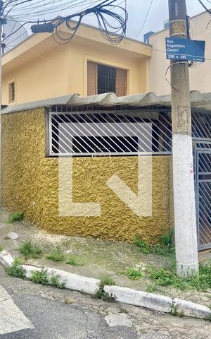 Casa à venda com 120m², 3 quartos e 2 vagas Casa à venda com 120m², 3 quartos e 2 vagasFachada