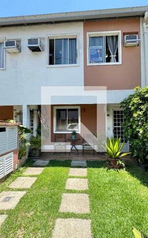 Casa de condomínio à venda com 85m², 3 quartos e 1 vaga Casa de condomínio à venda com 85m², 3 quartos e 1 vagaFachada