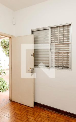 Casa à venda com 365m², 8 quartos e 4 vagas Casa à venda com 365m², 8 quartos e 4 vagasQuarto de Serviço 2