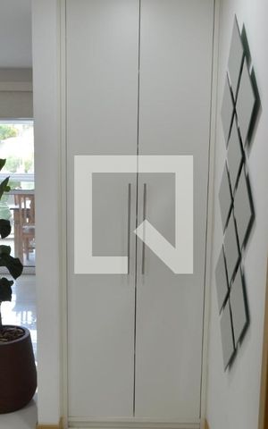 Apartamento à venda com 185m², 2 quartos e 2 vagasCorredor 