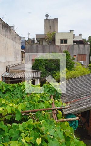 Casa à venda com 100m², 2 quartos e 2 vagasQuintal - Fundos