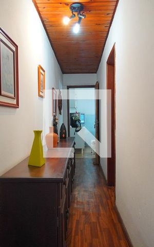 Casa à venda com 100m², 2 quartos e 2 vagasCorredor