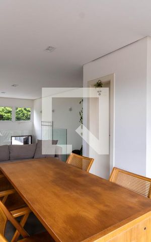 Casa à venda com 300m², 3 quartos e 2 vagas Casa à venda com 300m², 3 quartos e 2 vagasSala