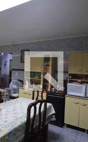 Casa à venda com 239m², 4 quartos e 3 vagasSala/Cozinha