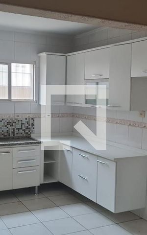 Casa à venda com 120m², 3 quartos e sem vaga Casa à venda com 120m², 3 quartos e sem vagaCozinha