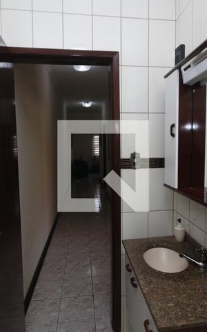 Casa à venda com 161m², 3 quartos e 2 vagasBanheiro 
