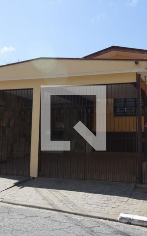 Casa à venda com 161m², 3 quartos e 2 vagasFachada